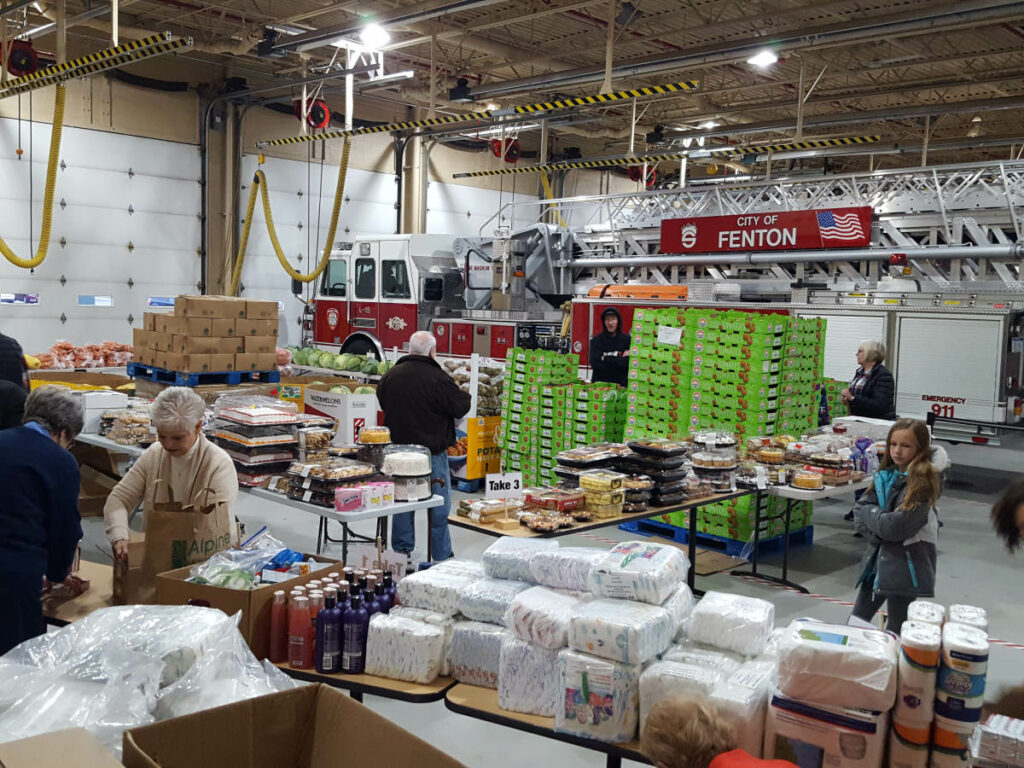 Food_Give_Away-Oct2019_Fenton_Fire_Fighter_Charity (6)