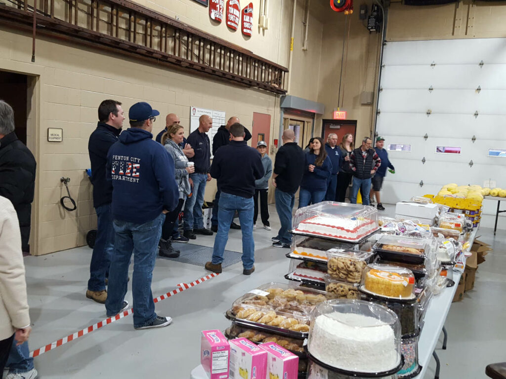 Food_Give_Away-Oct2019_Fenton_Fire_Fighter_Charity (7)