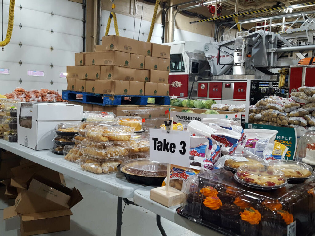Food_Give_Away-Oct2019_Fenton_Fire_Fighter_Charity (8)